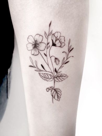 Tatuagem delicada de flor! 🌷