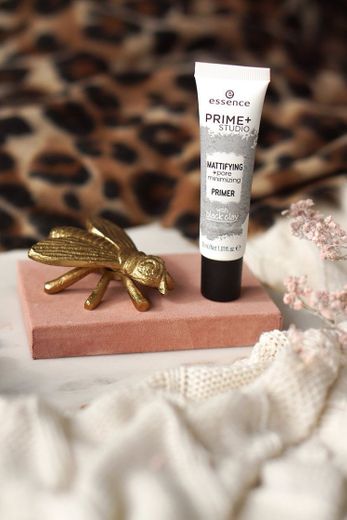 Prime+ Mattifying pore minimizing primer – essence makeup