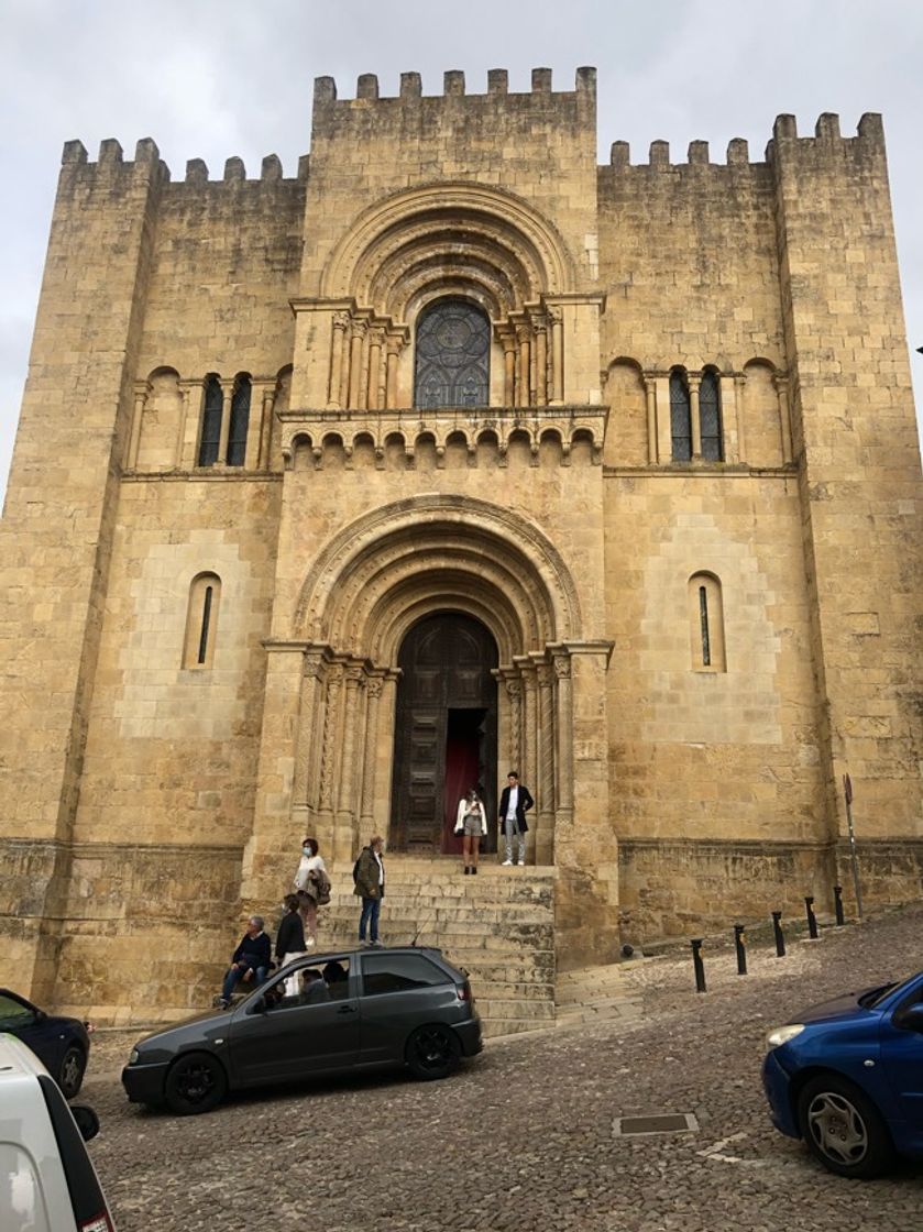 Place Sé Velha de Coimbra