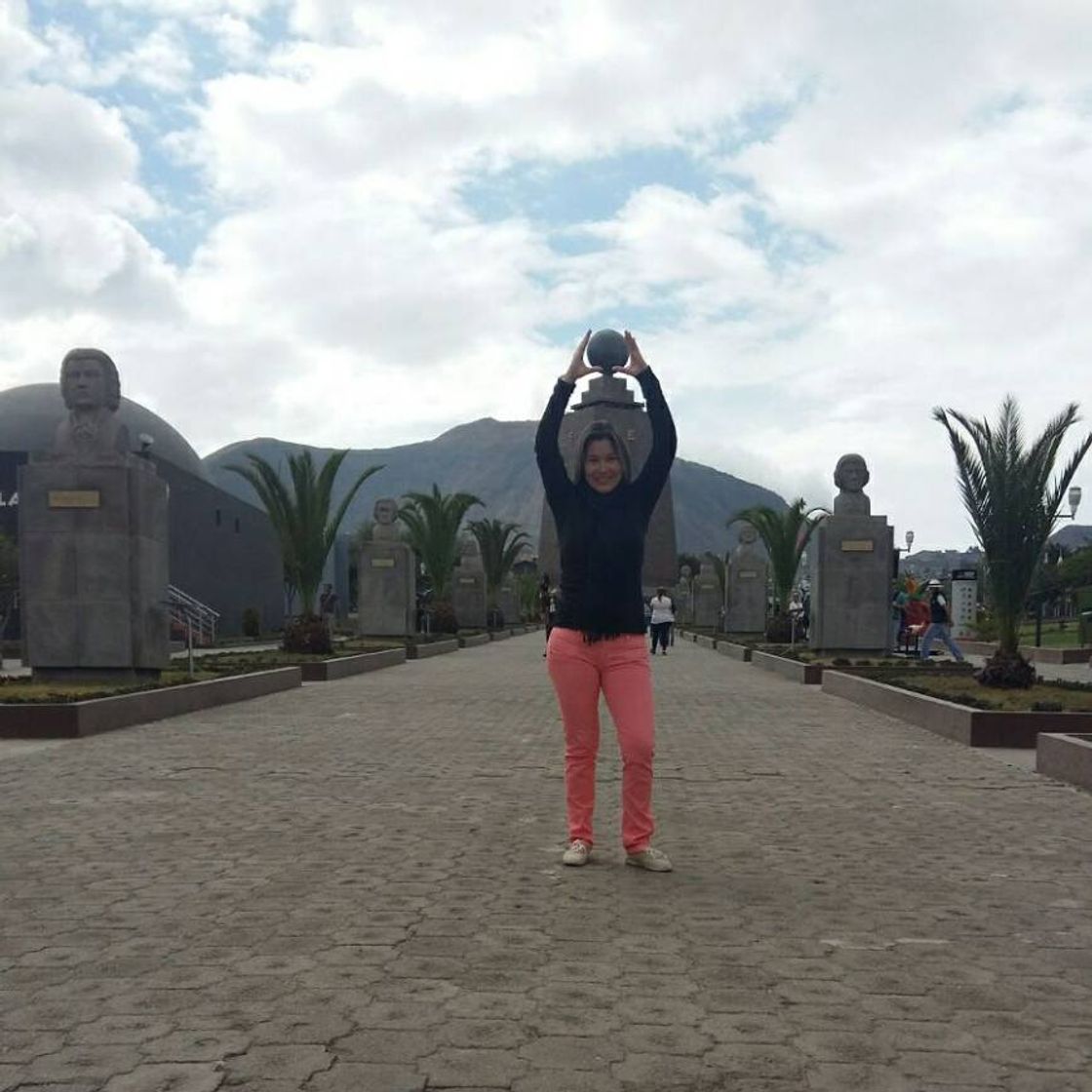 Place Mitad Del Mundo
