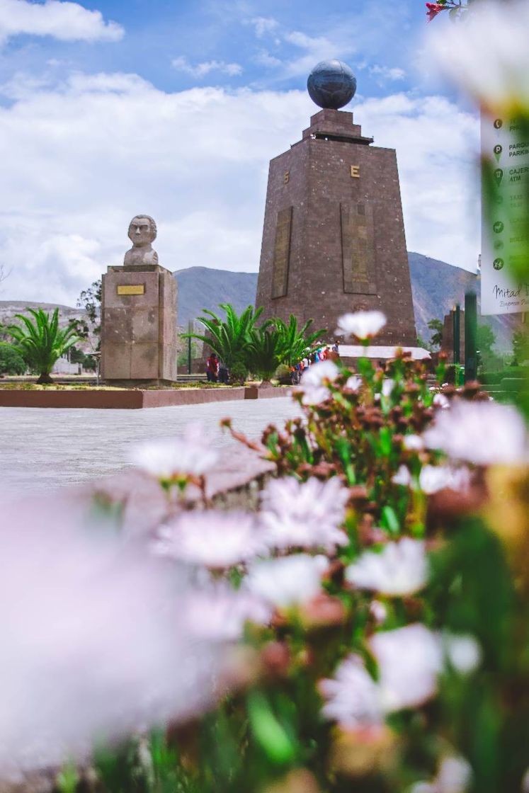 Place Mitad Del Mundo