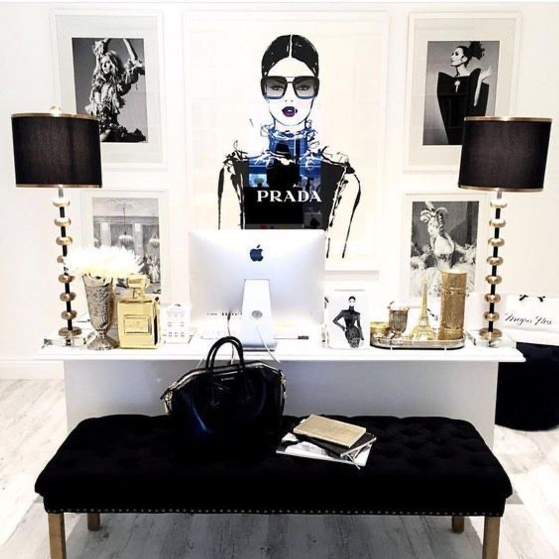 Moda Girlboss office