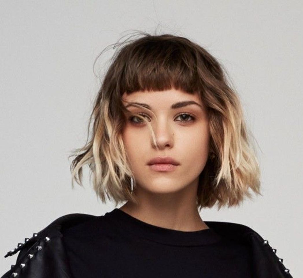 Cabello corto con flequillo 