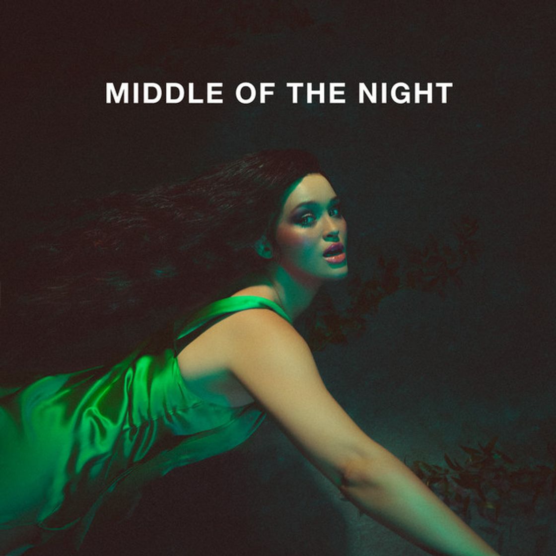 Canción MIDDLE OF THE NIGHT