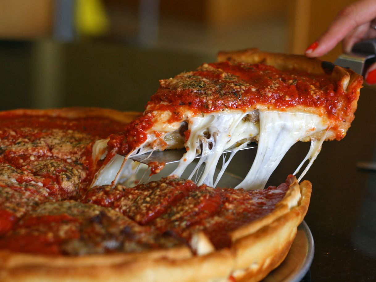 Lugares 2 Pounds Chicago Style Pizza & Beer