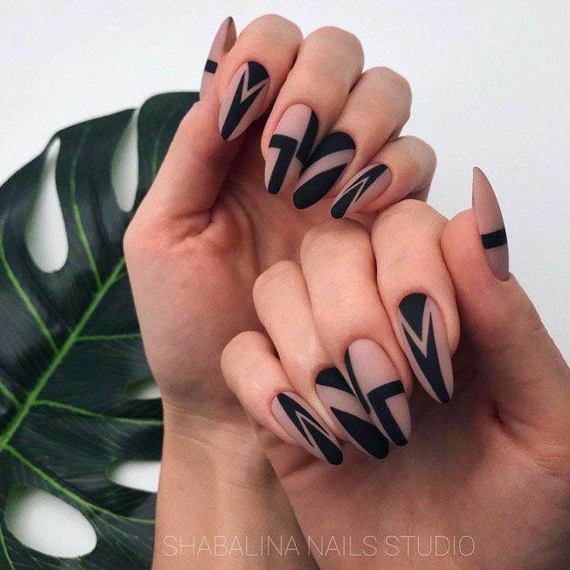 Moda Nails