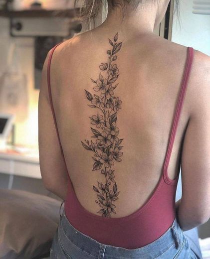 tattoo de flor nas costas 