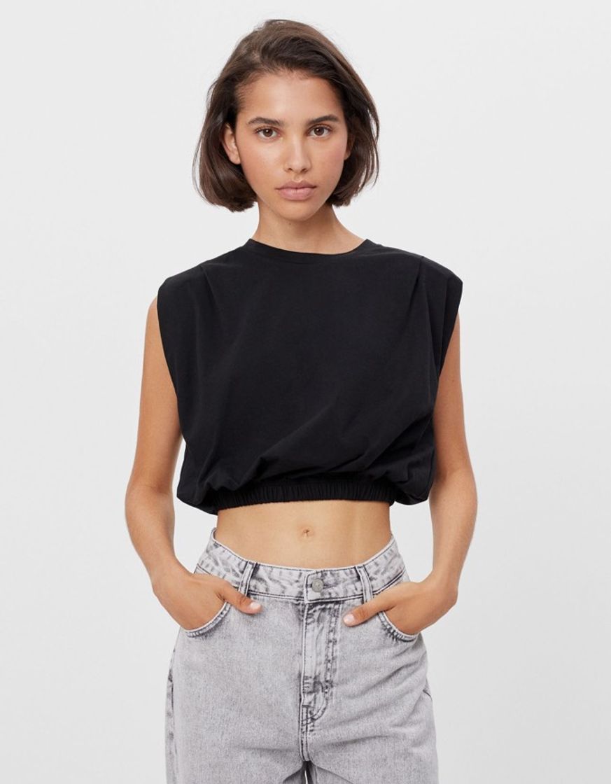 Moda Camiseta cropped hombreras negra