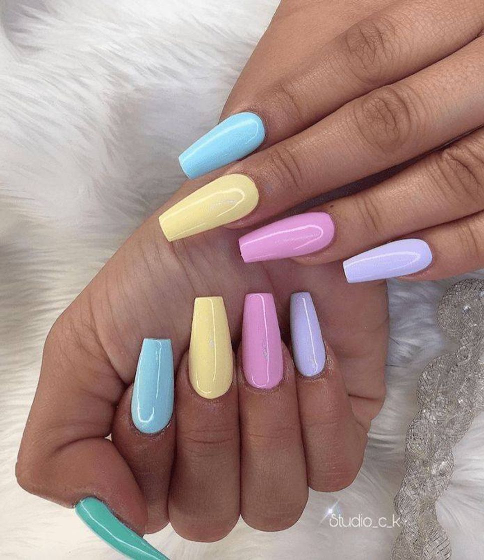 Moda unhas cores pastel