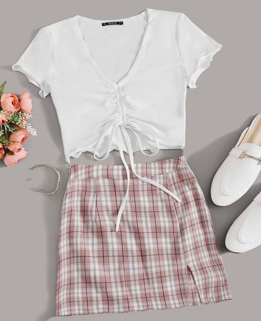 Fashion conjunto branco com saia listrada 