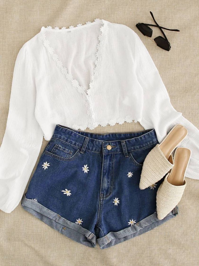 Fashion shorts denim con bordados de margaritas.