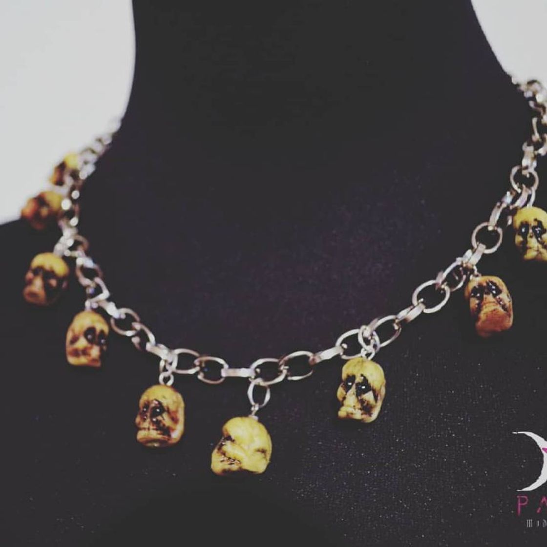 Fashion collar de calaveras.