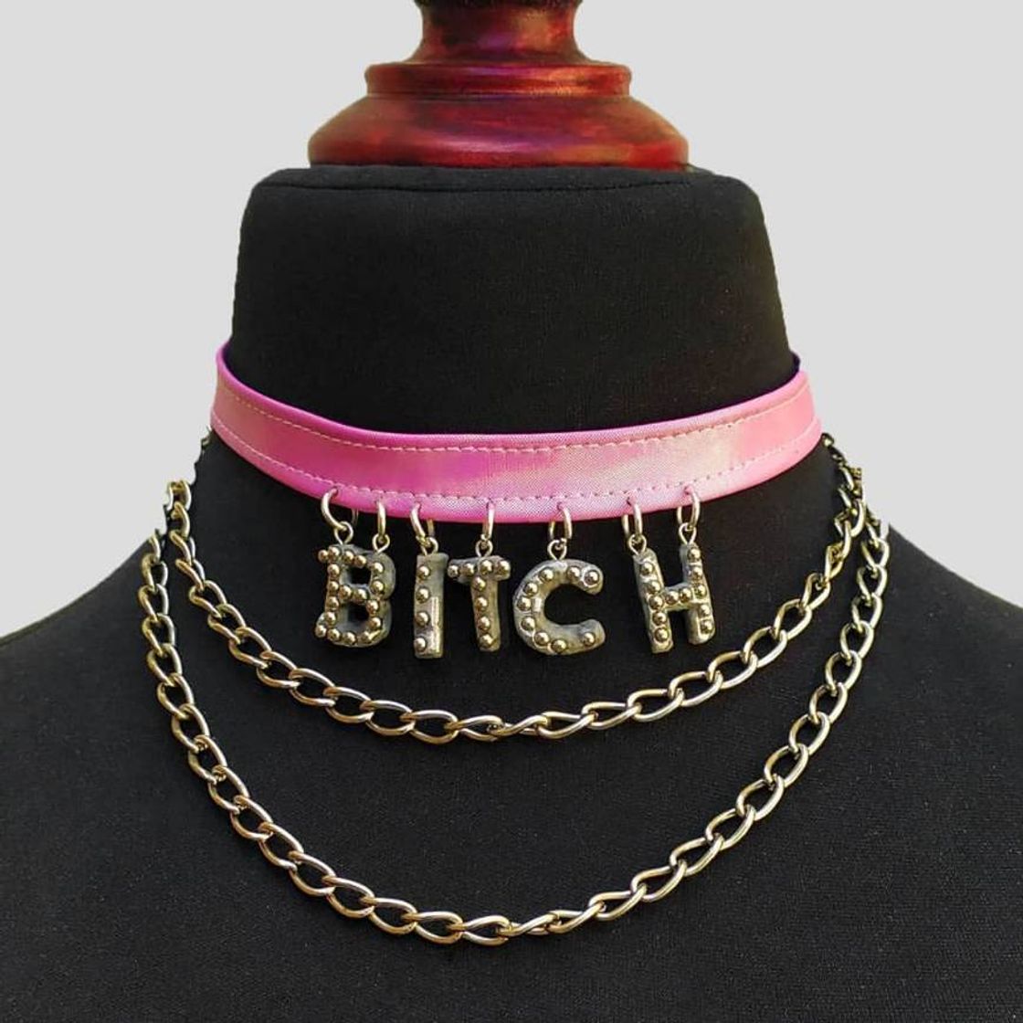 Moda choker rosa con cadena