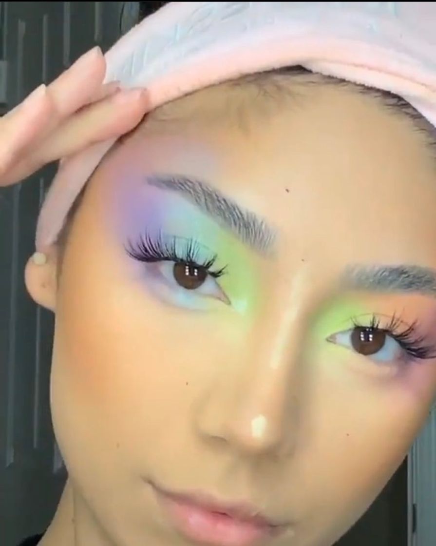 Social Maquillaje con colores neón 