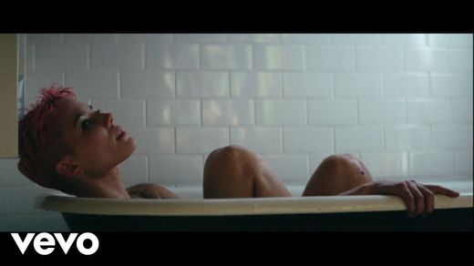 Halsey - Without Me - YouTube