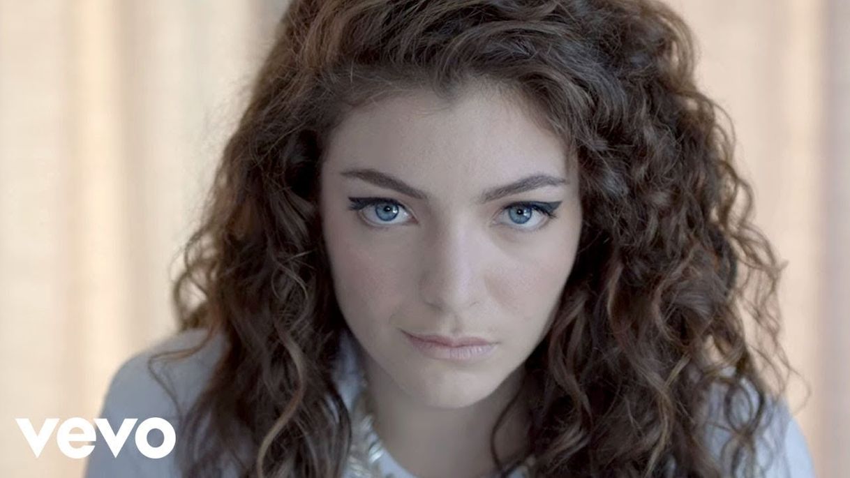 Canción Lorde - Royals (US Version) - YouTube