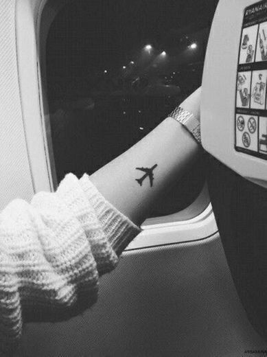 Tatuaje “avión”
