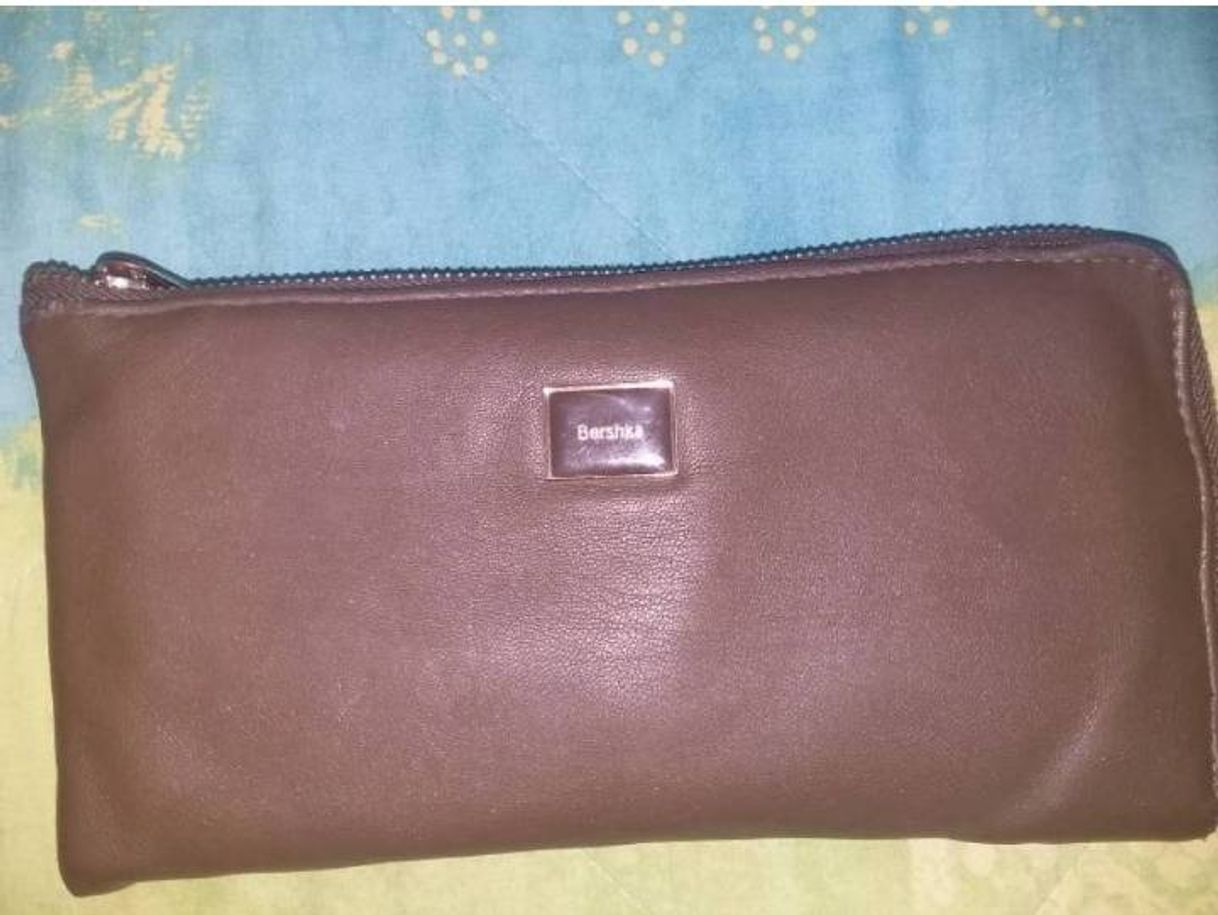 Cartera Bershka verde militar