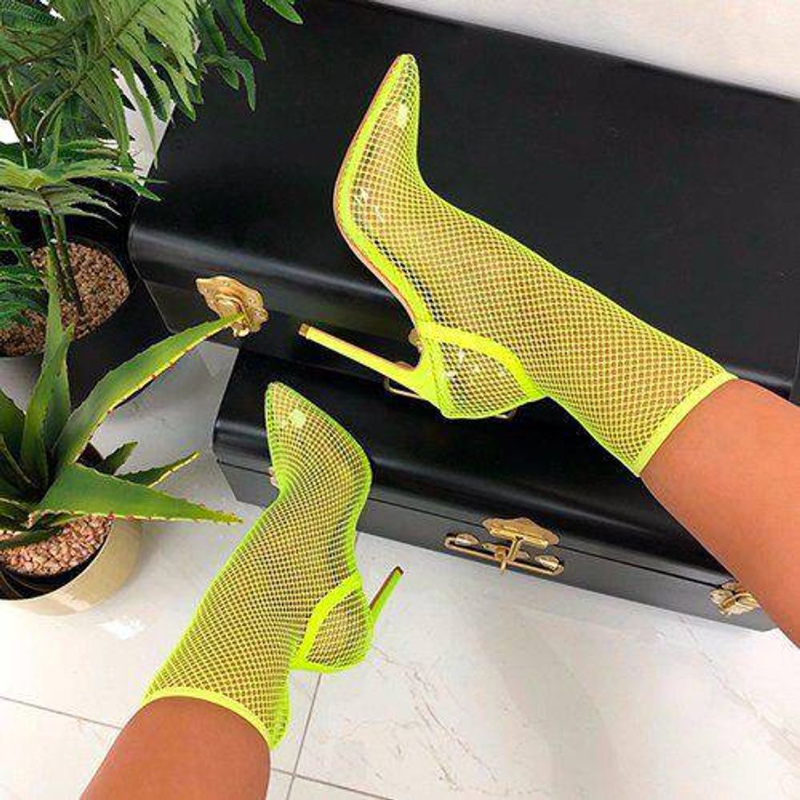 Fashion SAPATO SALTO ALTO NEON💚✨