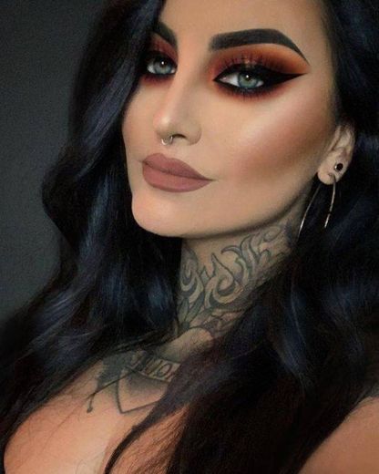 Hermoso maquillaje para resaltar nuestra belleza 🖤🤩