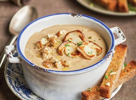 Crema de setas y patata con picatostes caseros 