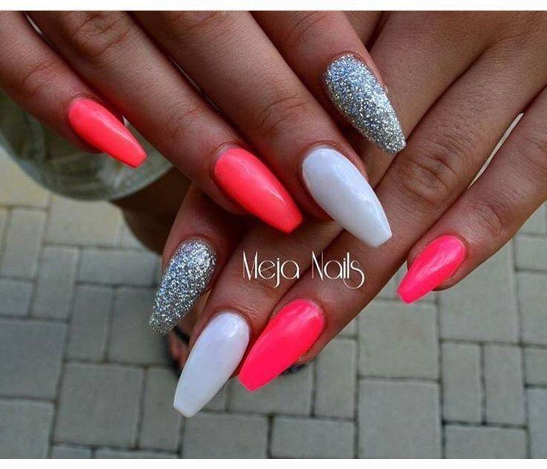 Moda Unhas rosa florescente 