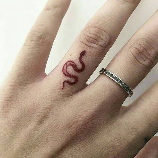 Tatto Cobra no dedo ✌🐍