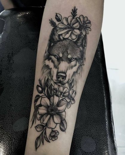 Lobo y flores 