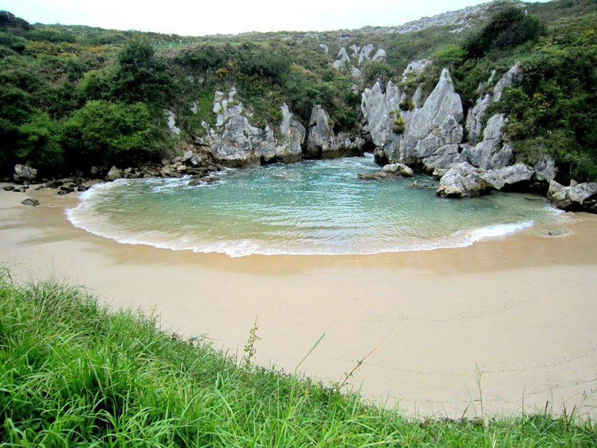 Place Playa de Gulpiyuri