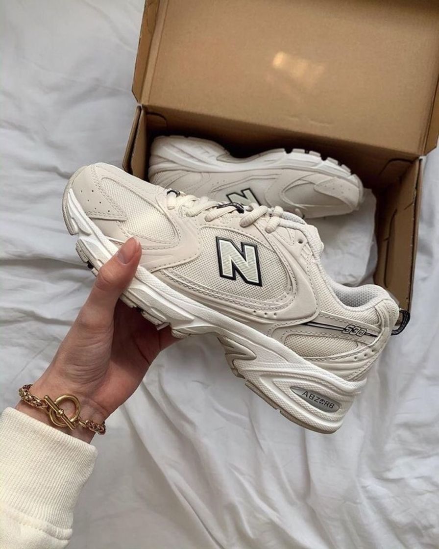 Moda New Balance 530 trainers in off white 