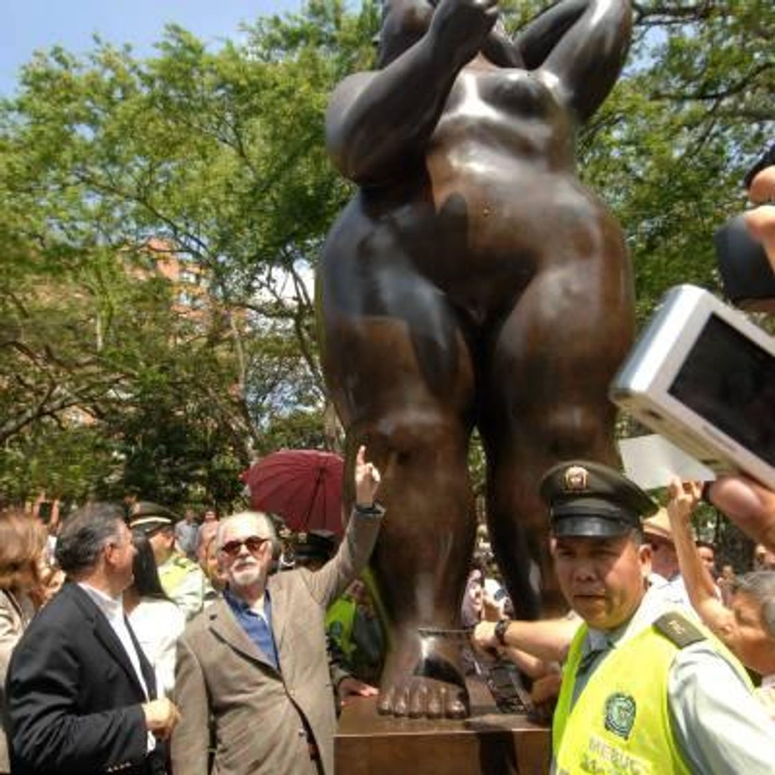 Lugares ESTATUA La Gorda De Botero