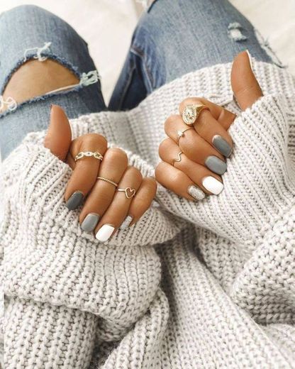 Gray nails 