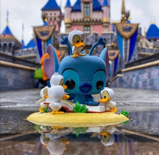 Funko stitch con patitos 