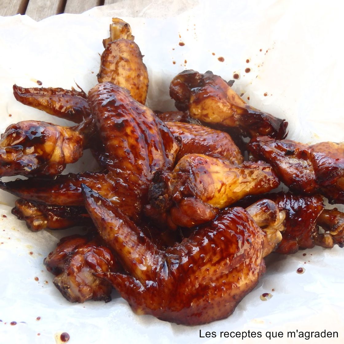 Alitas de pollo laqueados