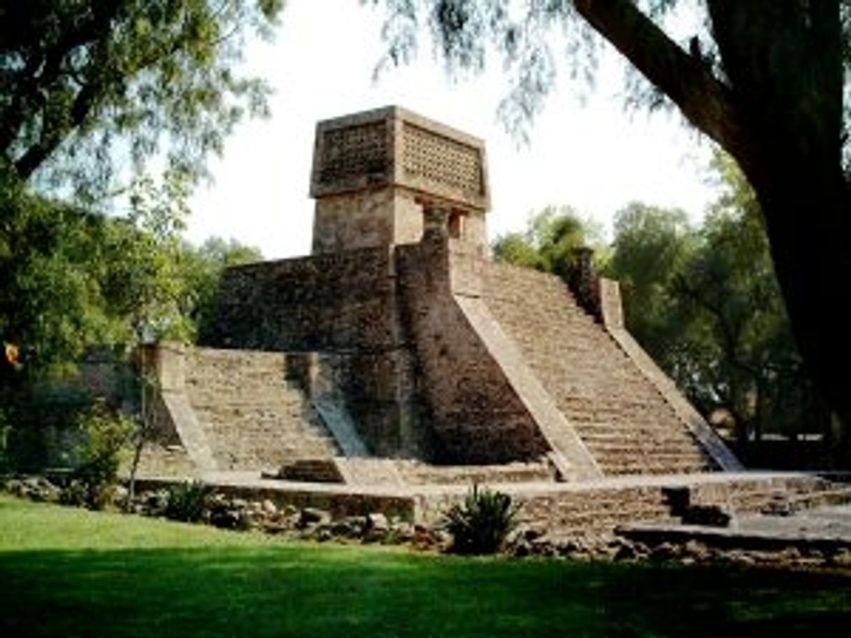 Places Pirámide de Santa Cecilia