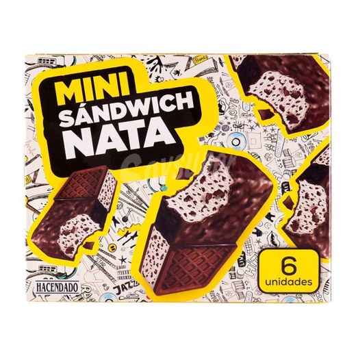 Mini sándwich con nata.