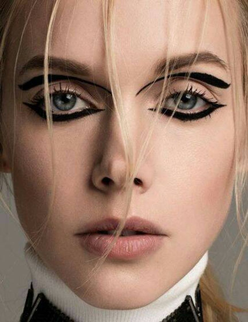 Moda Tendencia de maquillaje de ojos 2020. Delineado flotante.