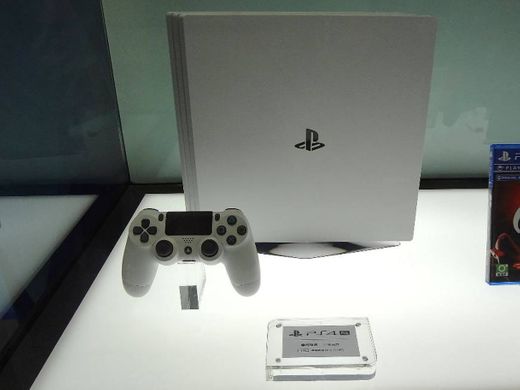 PLAY STATION 4 PRO