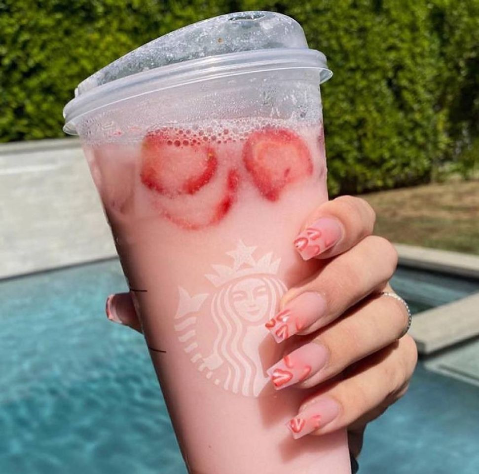Social Strawberry nails 🍓
