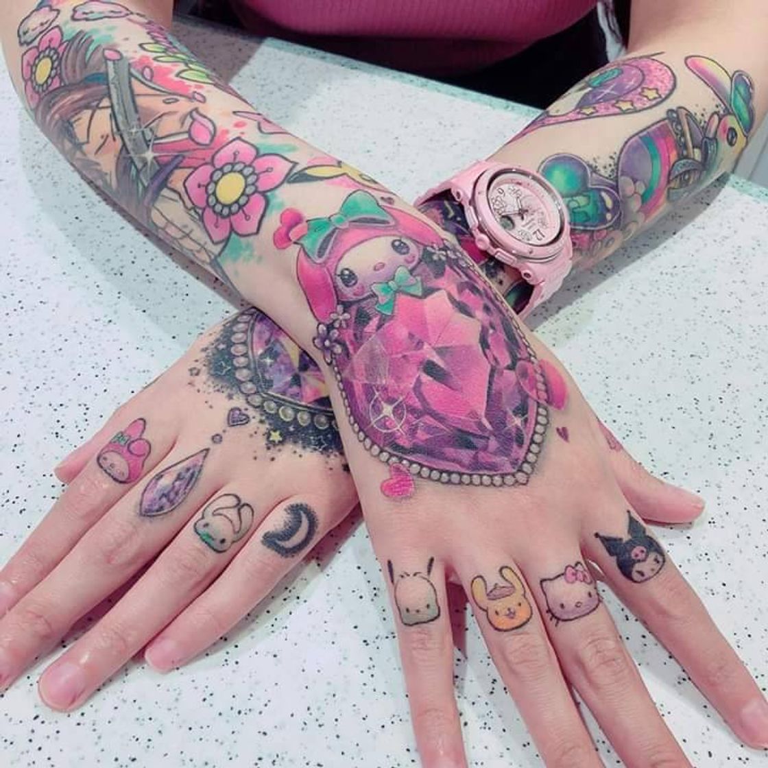 Fashion Laura anunnaki - tatuajes 