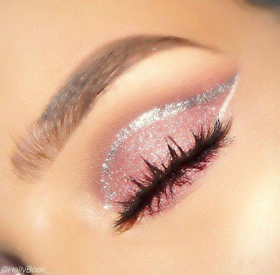 Fashion — bright pink eyes