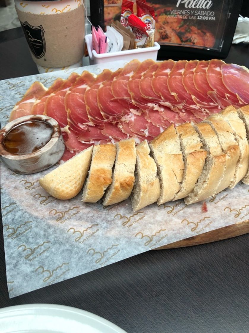 Lugar Tres Cumbres Jamón Serrano