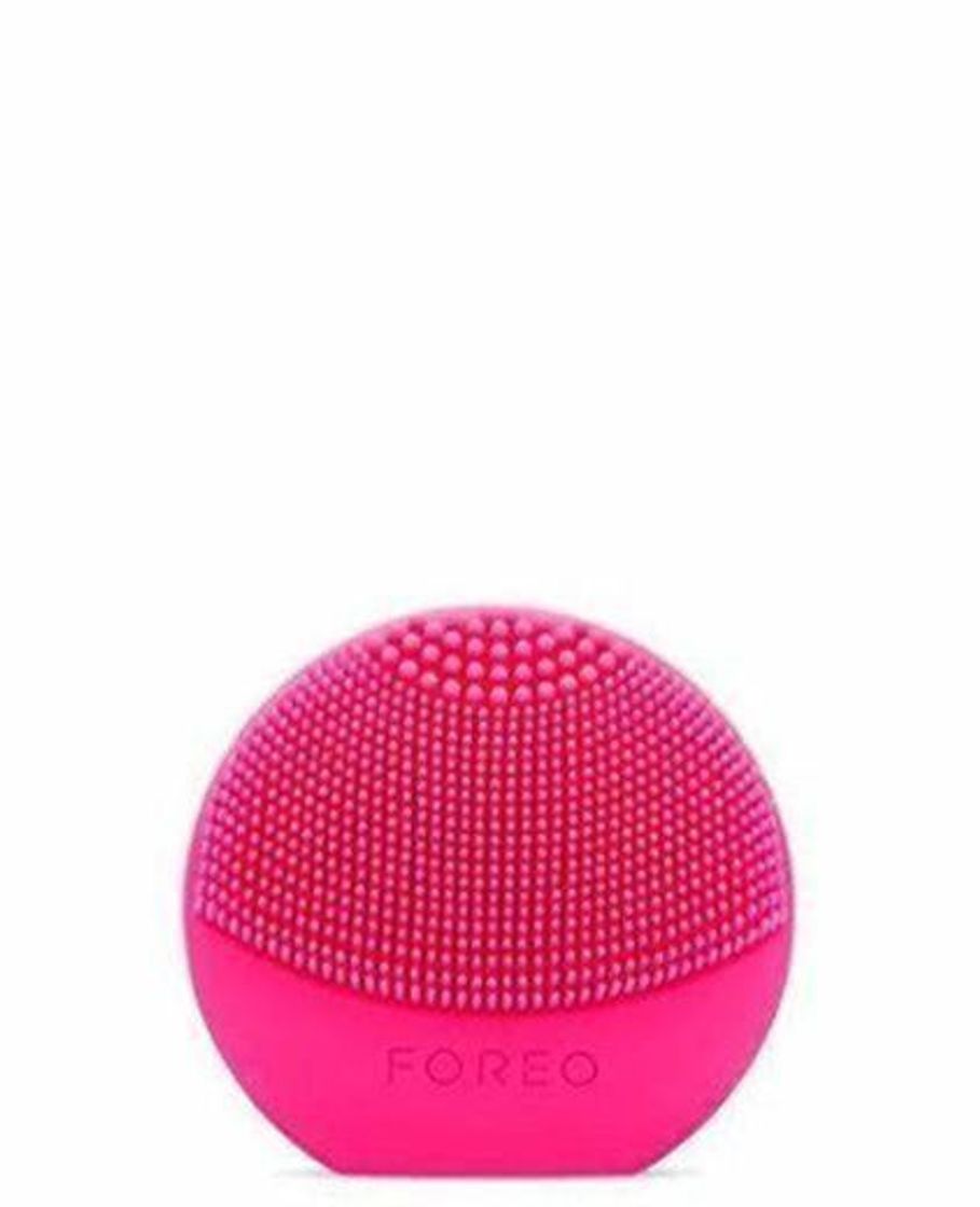 Producto LUNA play plus de FOREO es el cepillo facial recargable de silicona