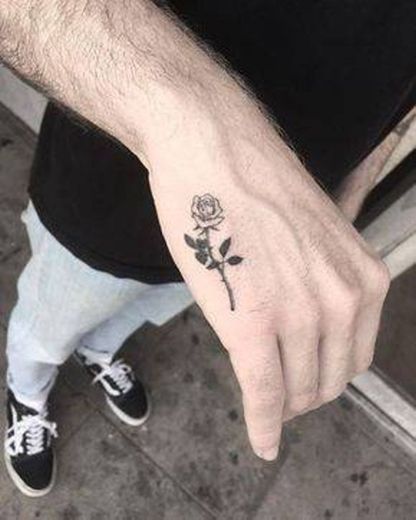 Tatuagem de flor