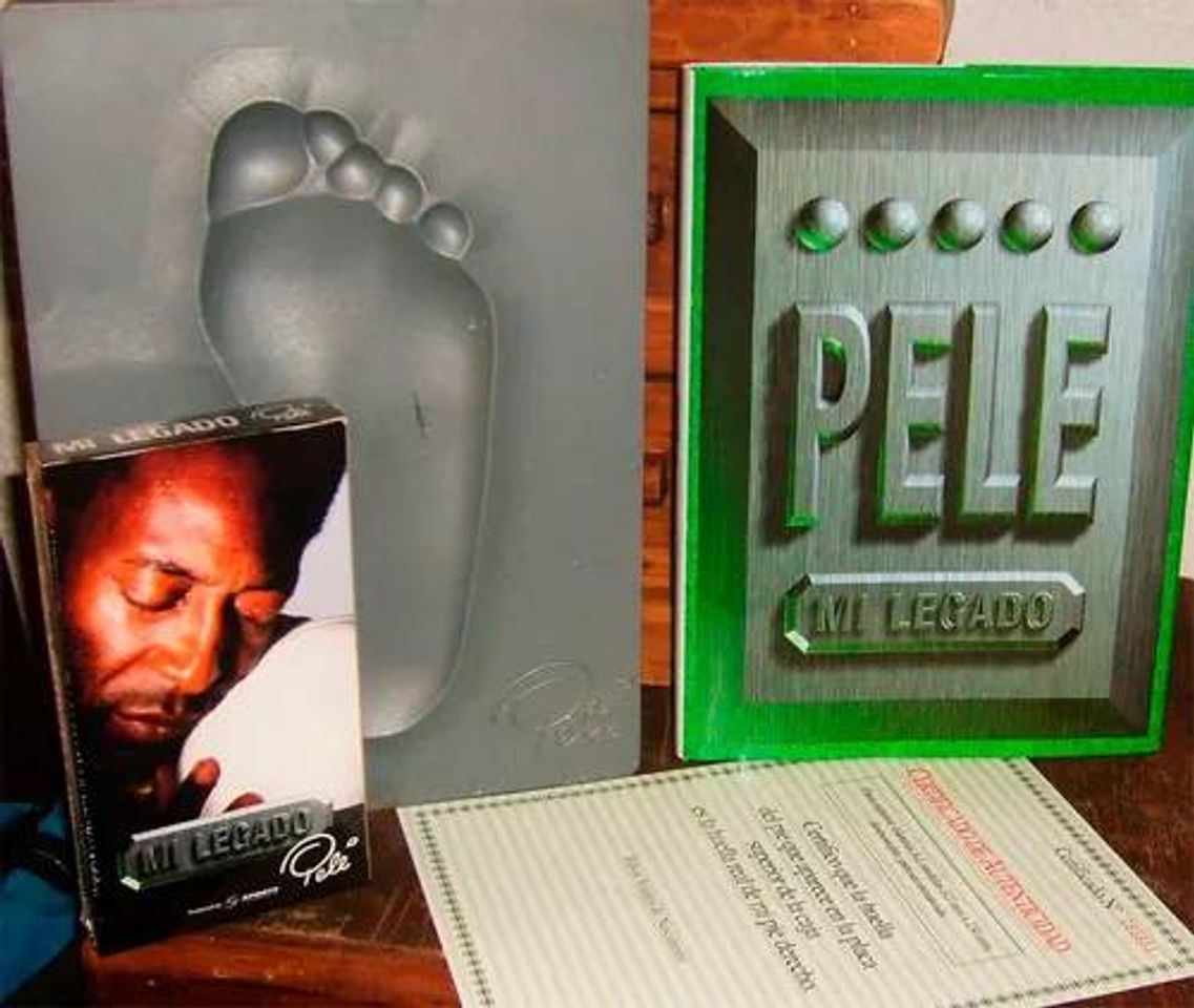 Book Pelé