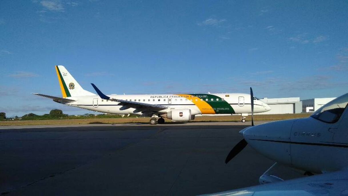 Social Foto Embraer 190 FAB