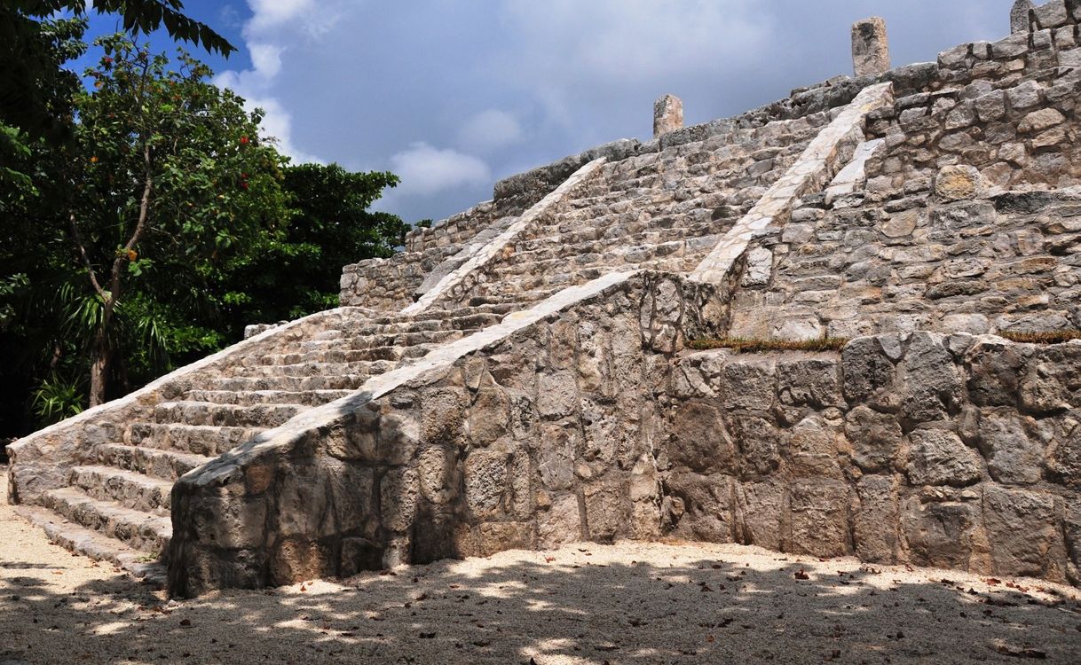 Lugar Museo Maya de Cancún y Zona Arqueológica de San Miguelito