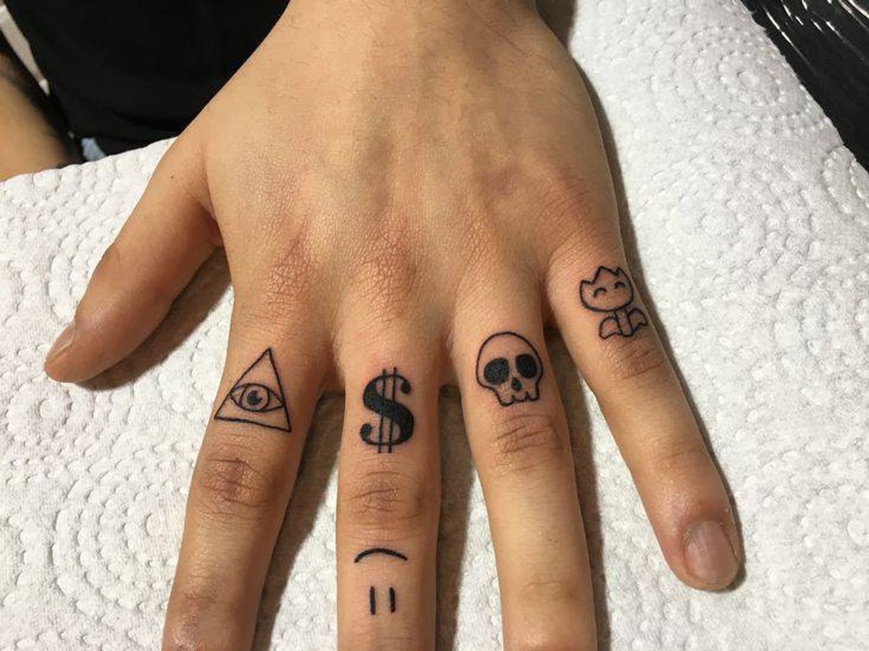 Social Tatuagem na mão 