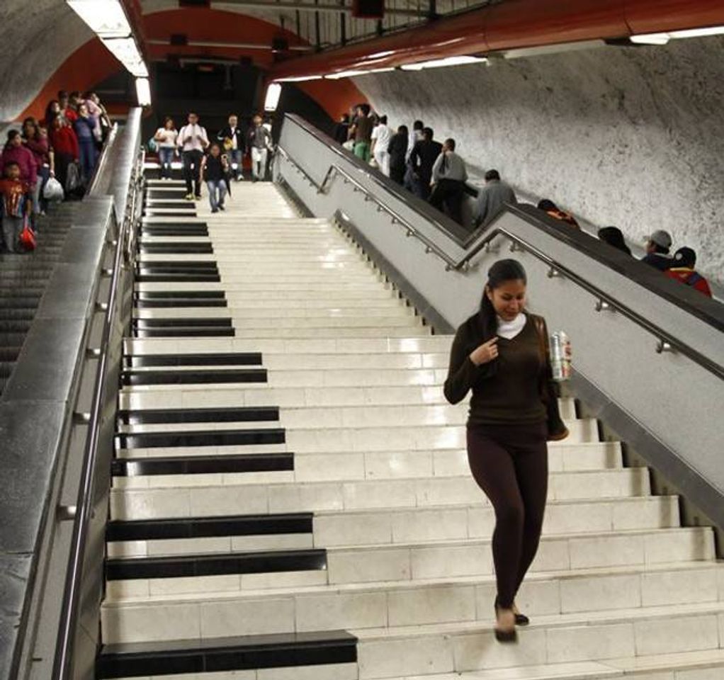 Moda Rae [o0mzk4e86mld].   Escaleras de piano en metro Polanco ❤️