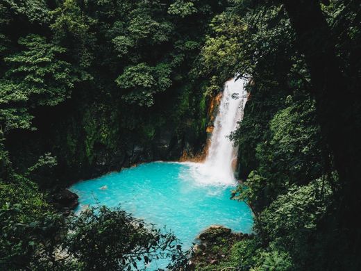 Rio Celeste y Los Teñideros